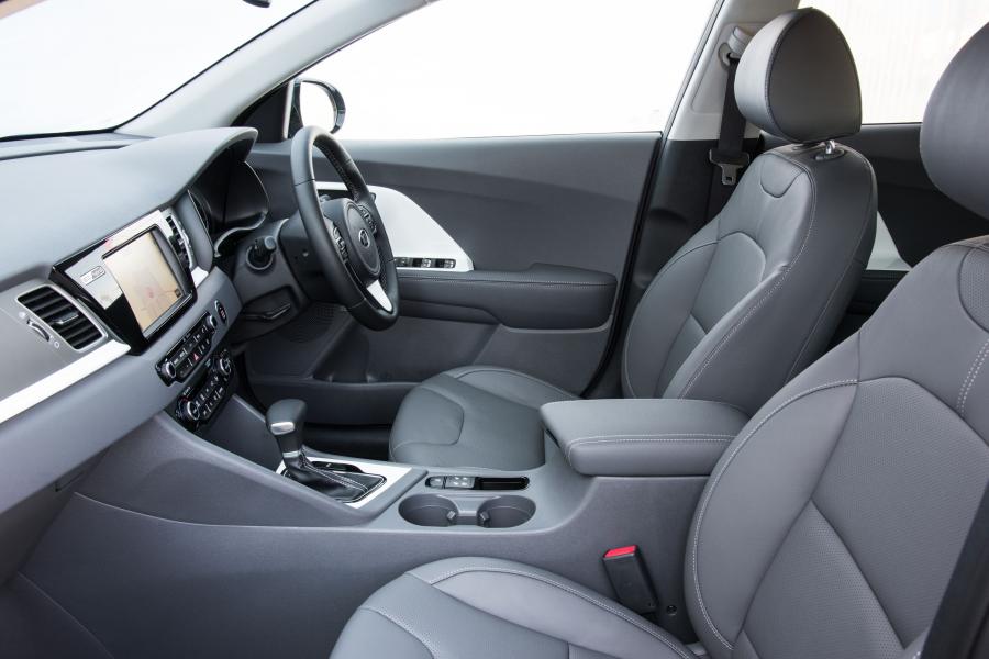 Интерьер Kia Niro First Edition 2016 года  (UK) (фото 9 из 23)